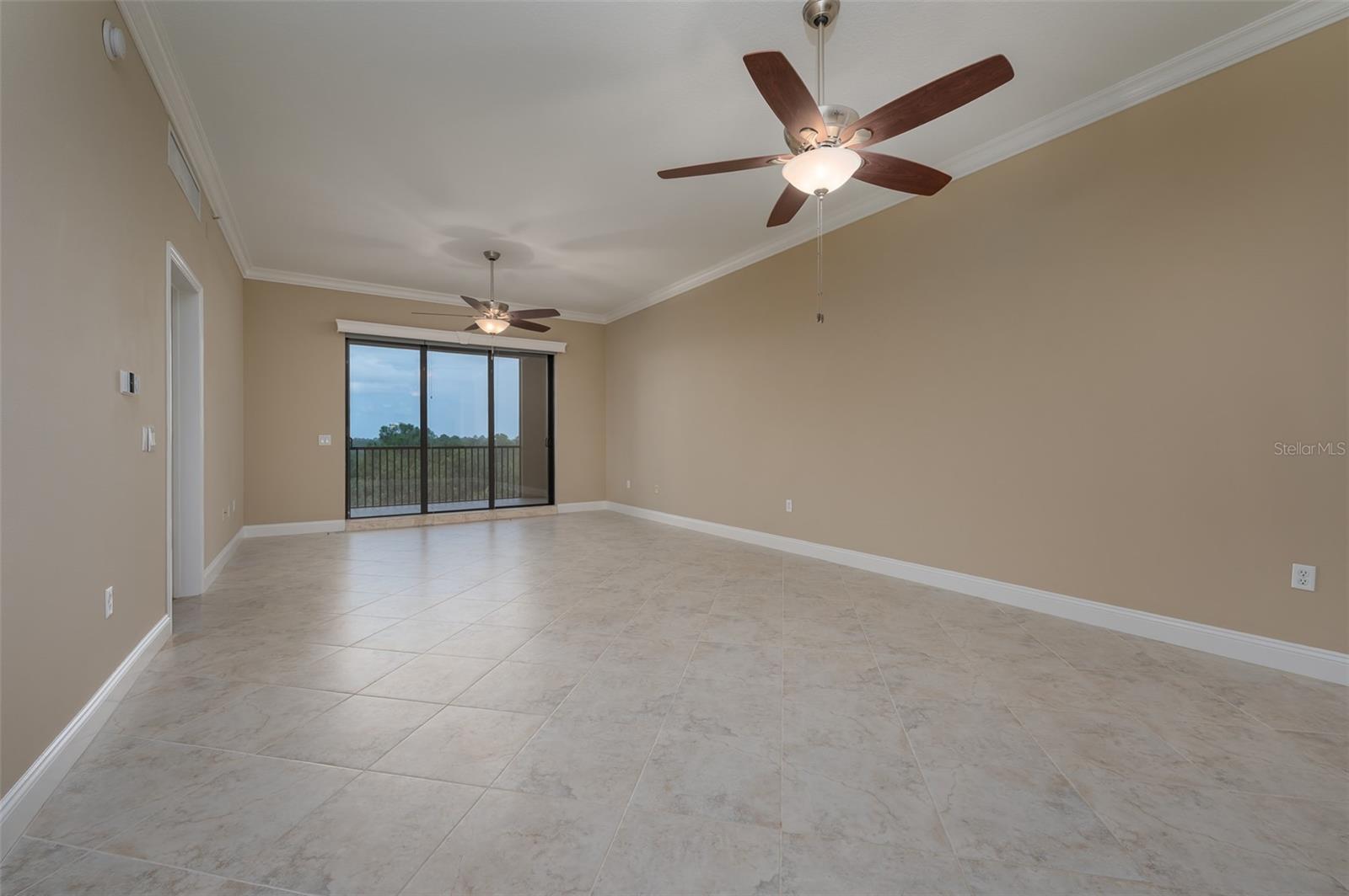 Image 6 of 45 For 7710 Lake Vista Court 403