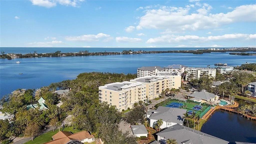 Image 32 of 39 For 280 Hidden Bay Drive 302