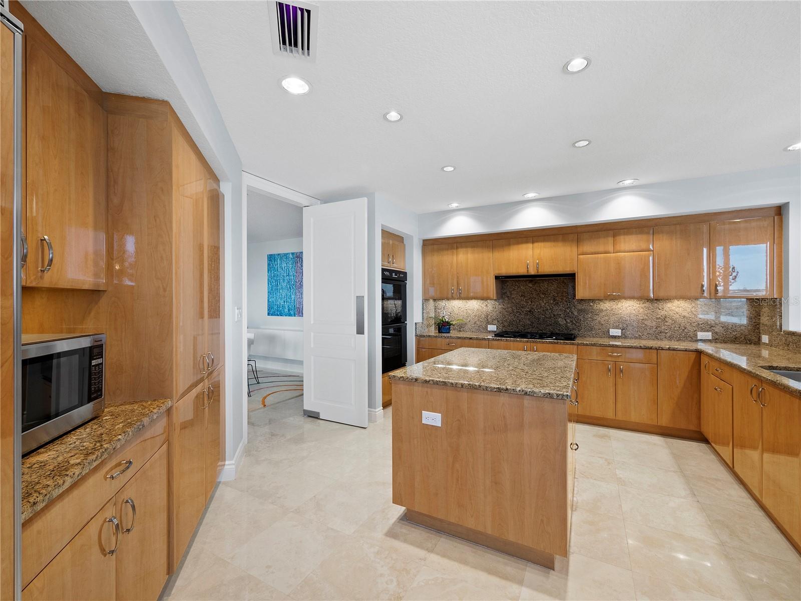 Image 15 of 41 For 2050 Benjamin Franklin Drive 601-a