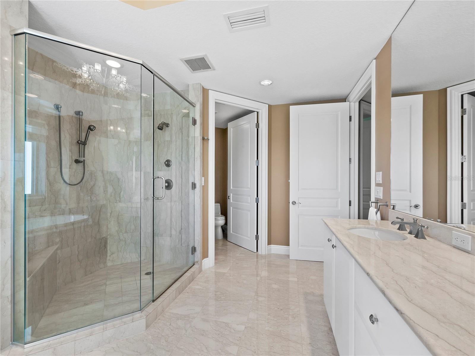 Image 22 of 41 For 2050 Benjamin Franklin Drive 601-a