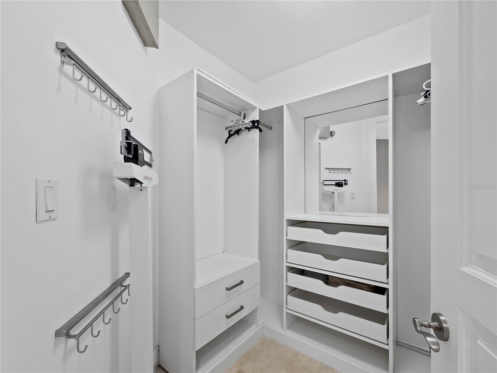 Image 23 of 41 For 2050 Benjamin Franklin Drive 601-a