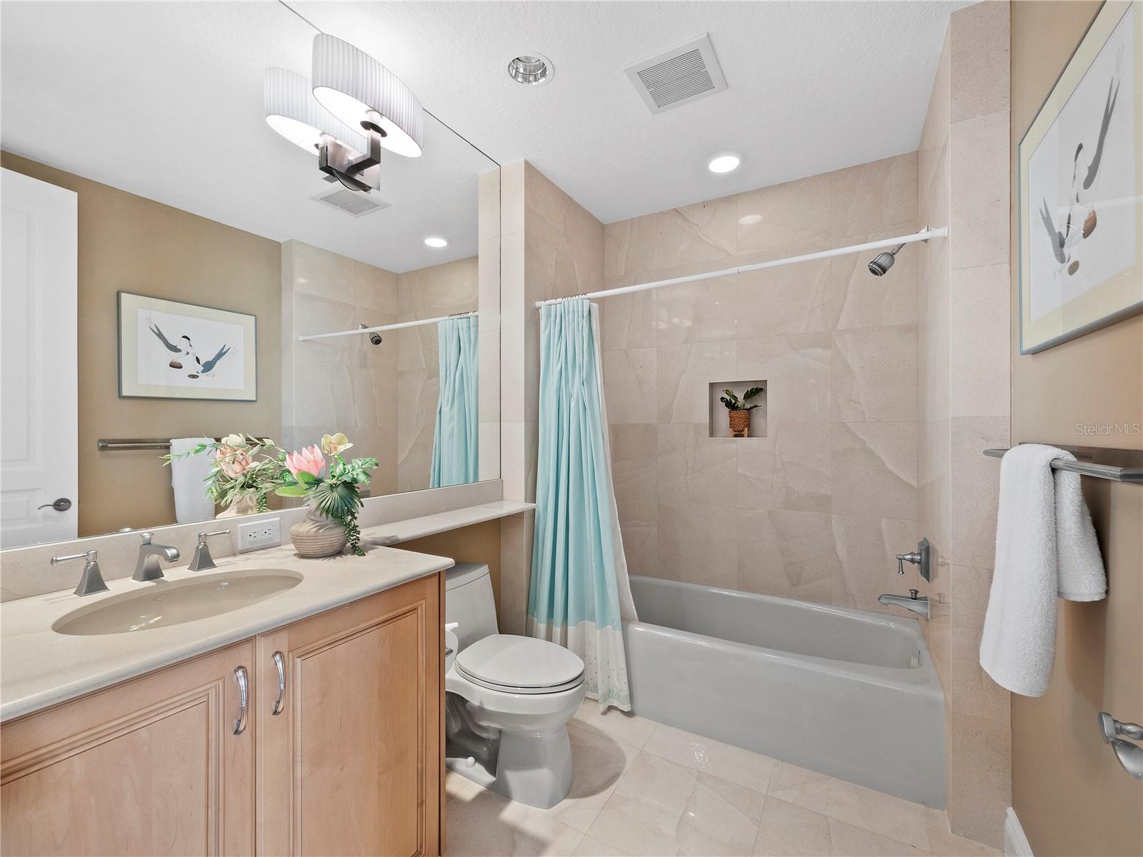 Image 26 of 41 For 2050 Benjamin Franklin Drive 601-a
