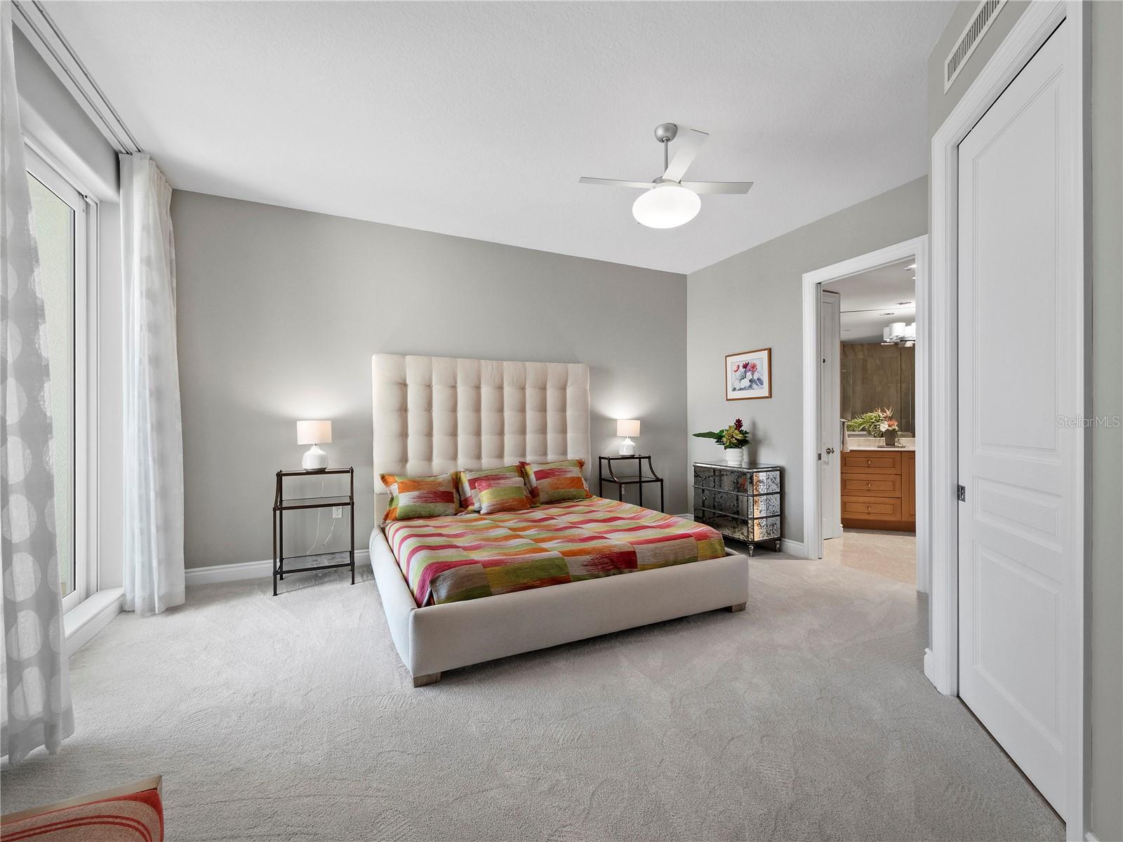 Image 27 of 41 For 2050 Benjamin Franklin Drive 601-a