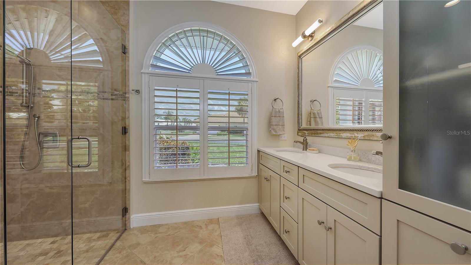 Image 33 of 51 For 1689 Valley Drive