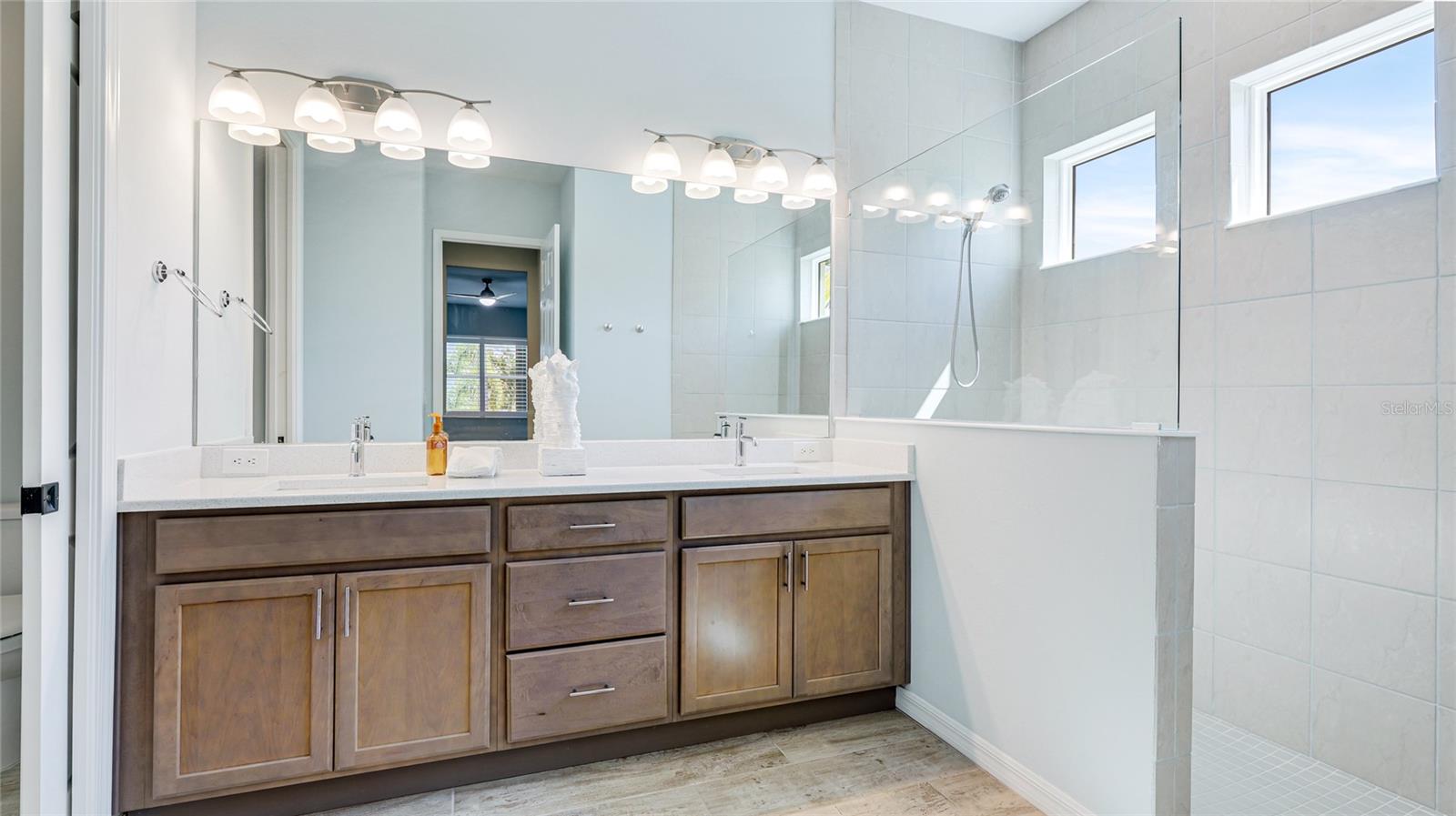 Image 14 of 51 For 8144 37th Avenue Circle W