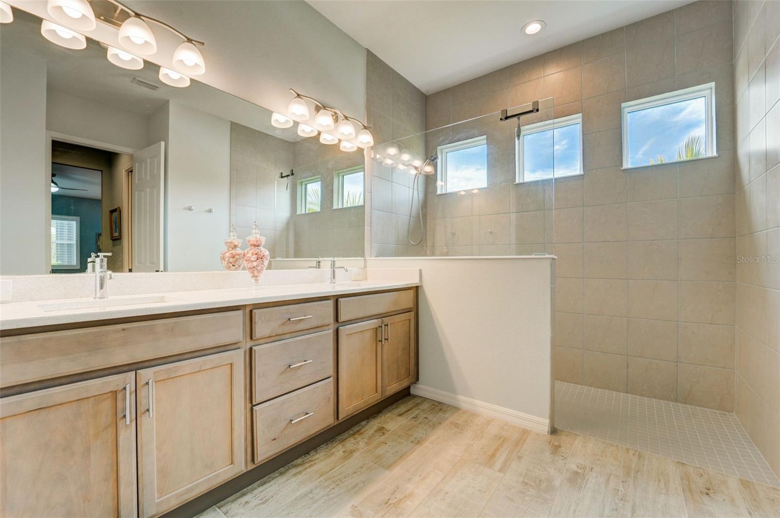Image 15 of 51 For 8144 37th Avenue Circle W