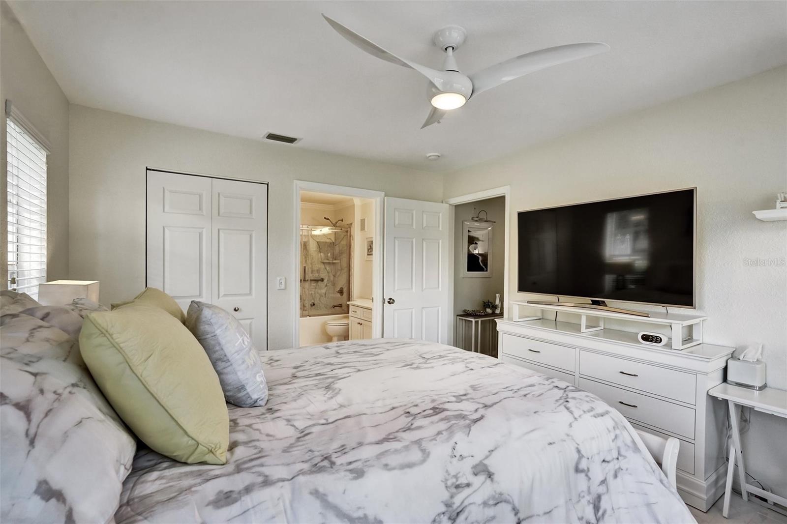Image 12 of 15 For 8932 Manor Loop 105