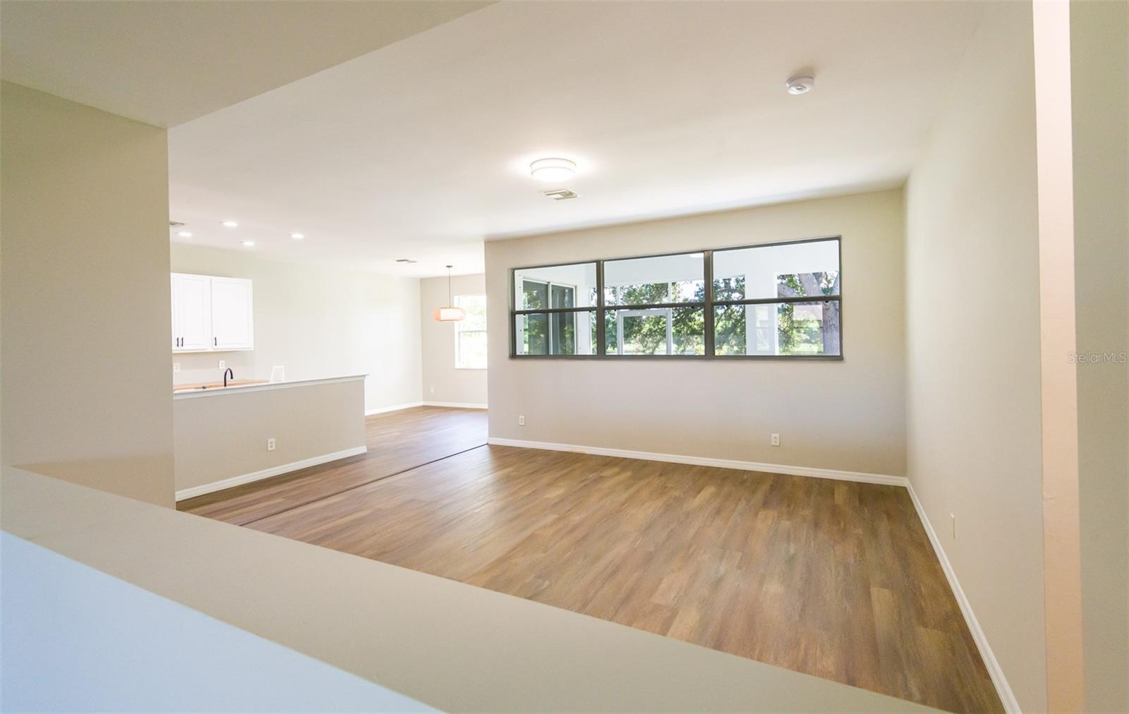 Image 11 of 38 For 12711 Pembroke Circle S