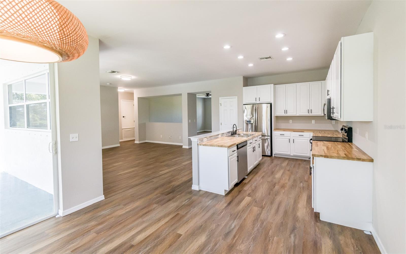 Image 13 of 38 For 12711 Pembroke Circle S