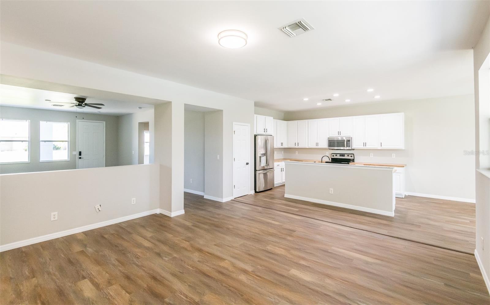 Image 15 of 38 For 12711 Pembroke Circle S