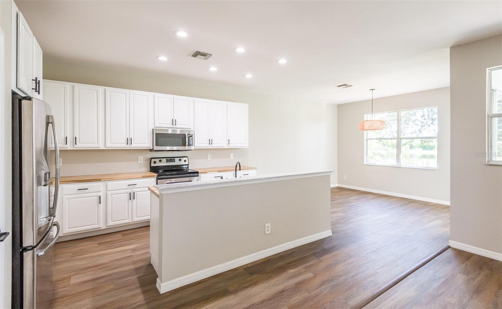 Image 16 of 38 For 12711 Pembroke Circle S