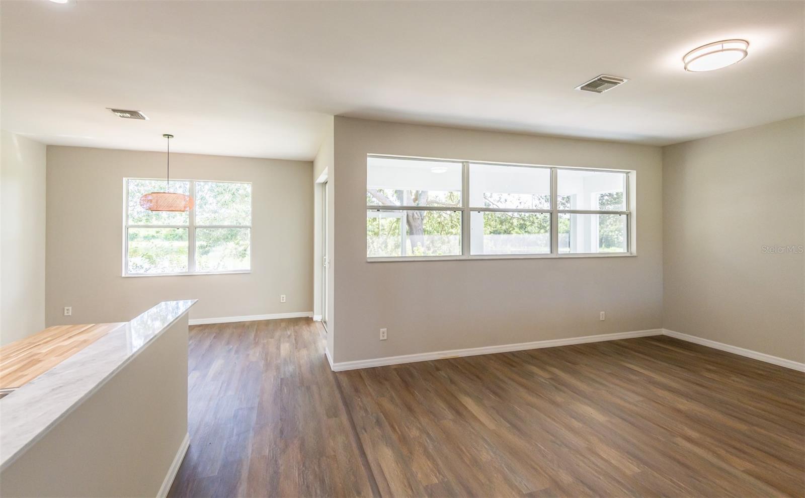 Image 21 of 38 For 12711 Pembroke Circle S