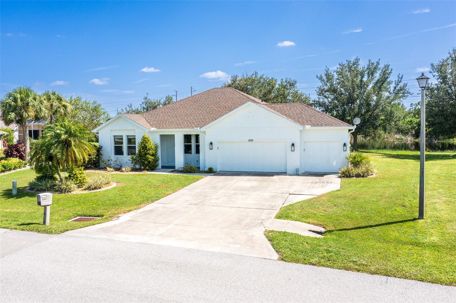 Image 3 of 38 For 12711 Pembroke Circle S