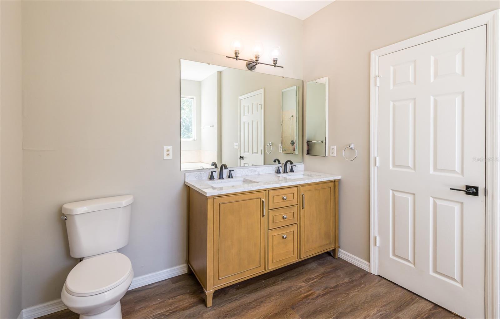 Image 30 of 38 For 12711 Pembroke Circle S