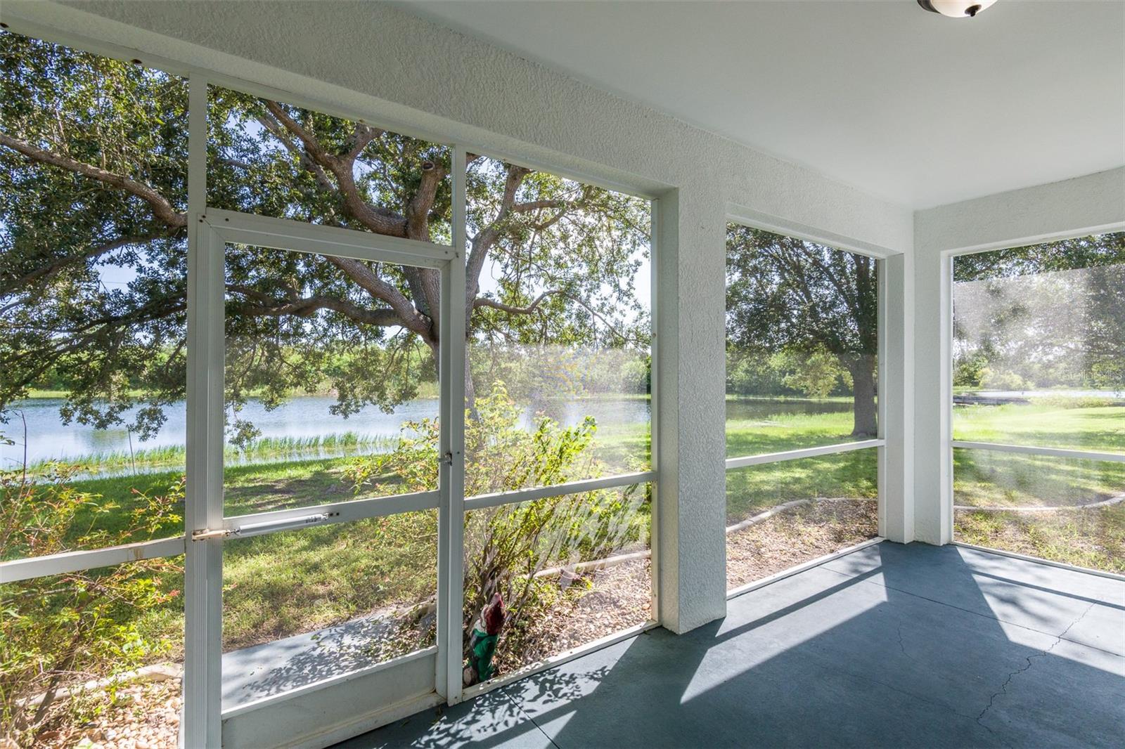 Image 34 of 38 For 12711 Pembroke Circle S