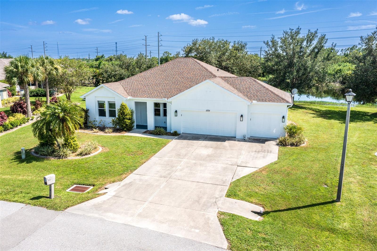 Image 4 of 38 For 12711 Pembroke Circle S