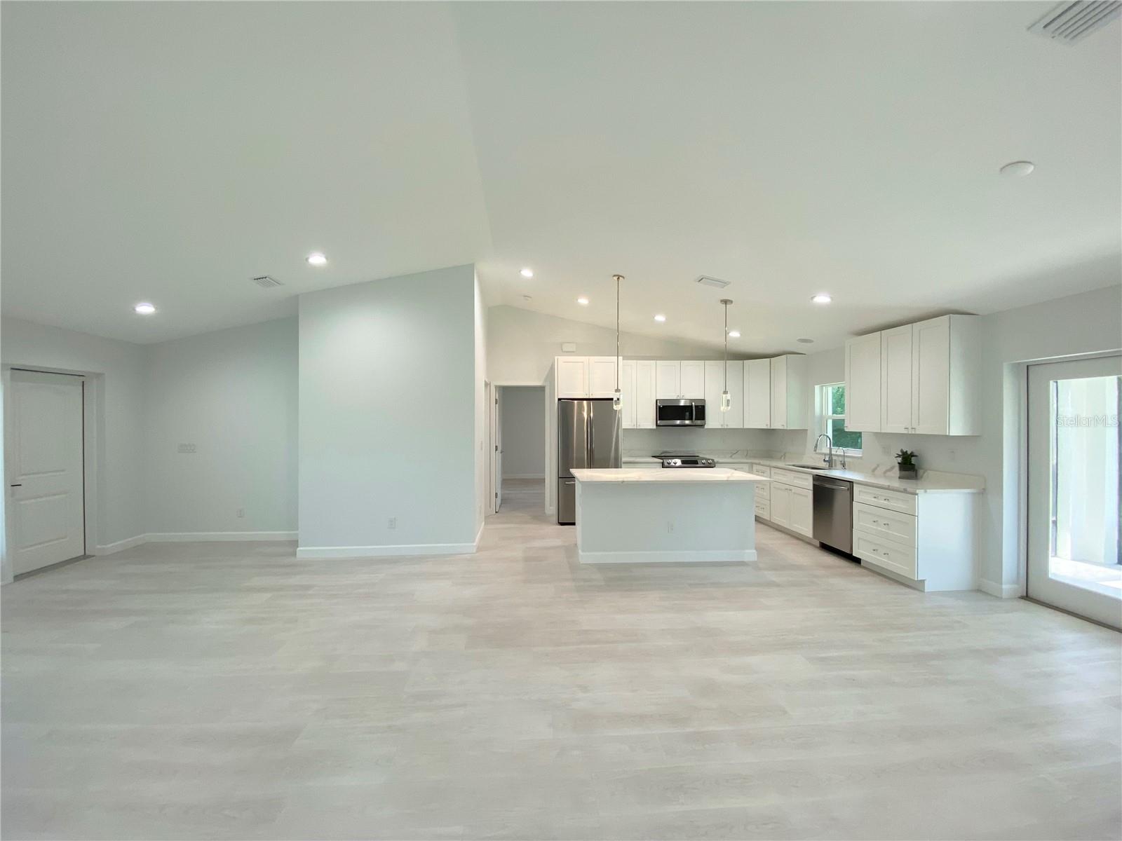 Image 4 of 19 For 12390 Talavera Street