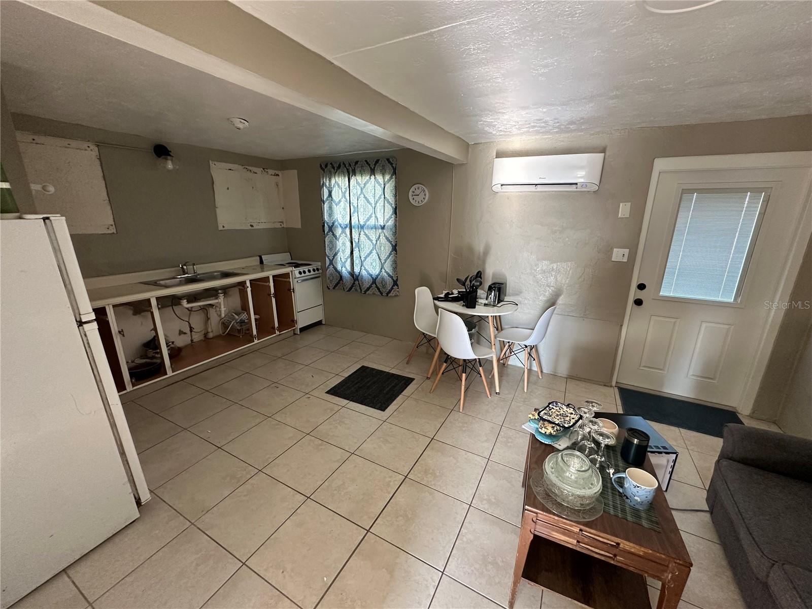 Image 2 of 5 For 3412 Clarinda Street 6