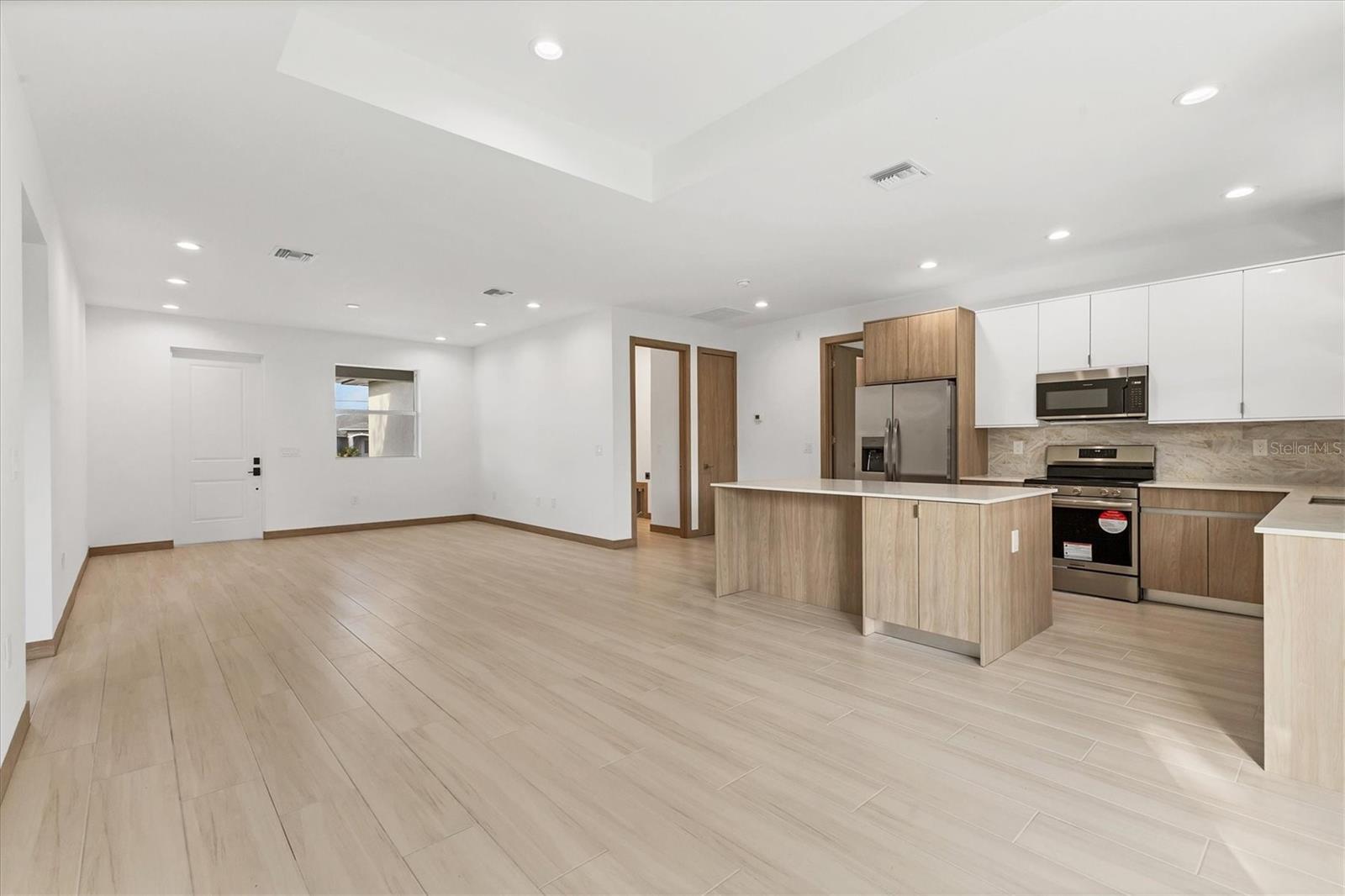 Image 15 of 29 For 405 Sunset Road N