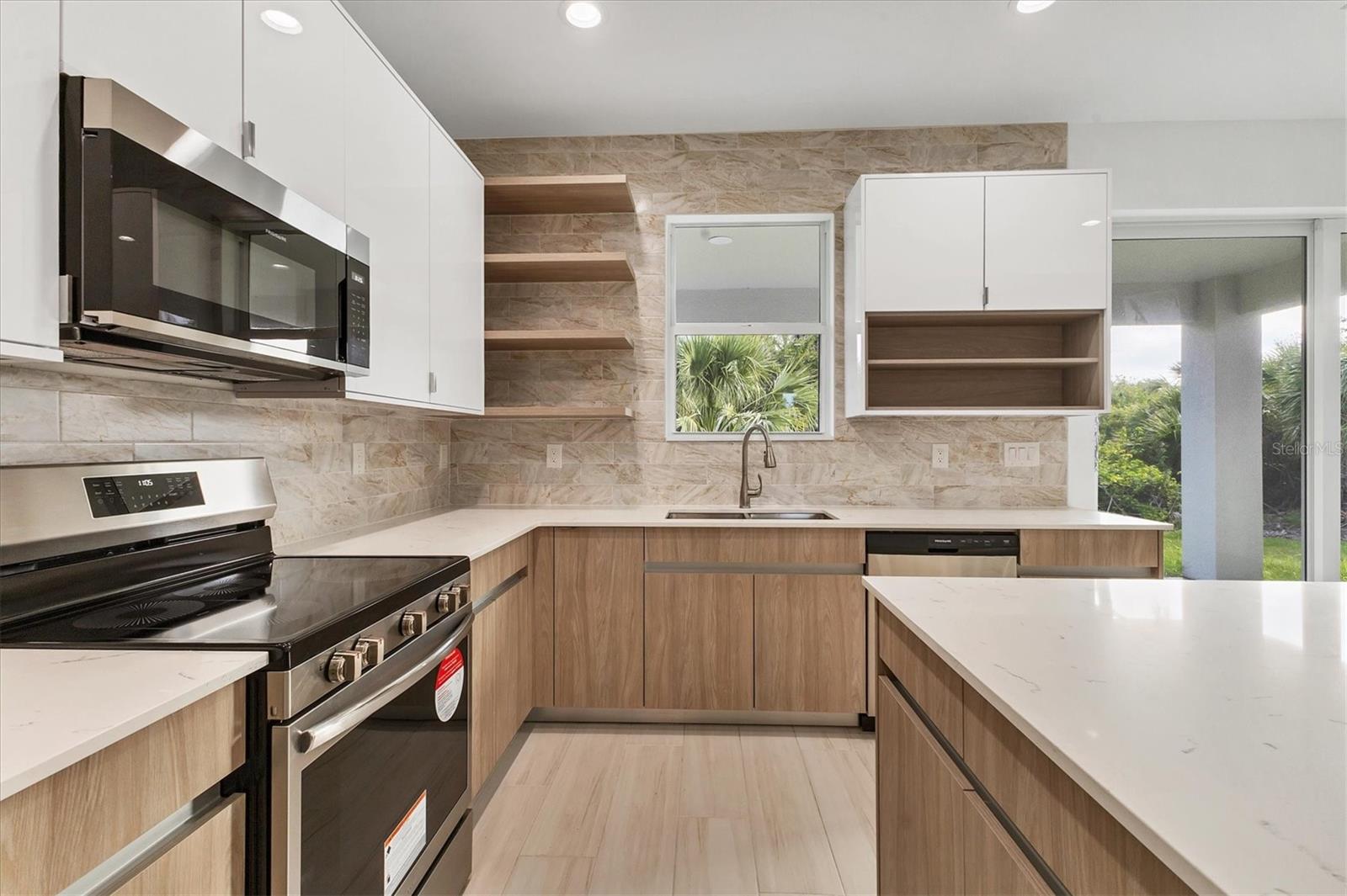 Image 8 of 29 For 405 Sunset Road N