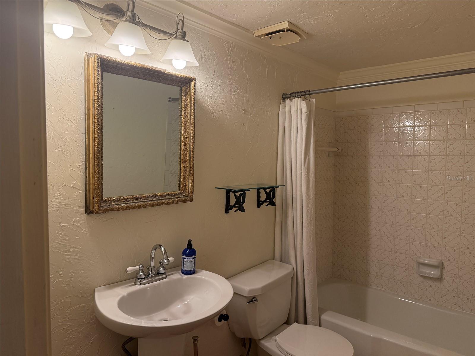Image 11 of 17 For 1650 Pine Tree Lane 104