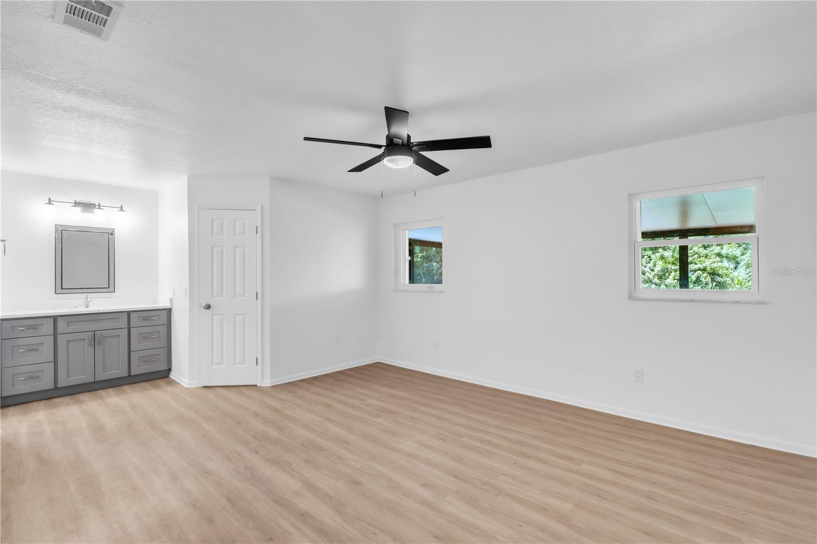 Image 15 of 31 For 22217 Olean Boulevard