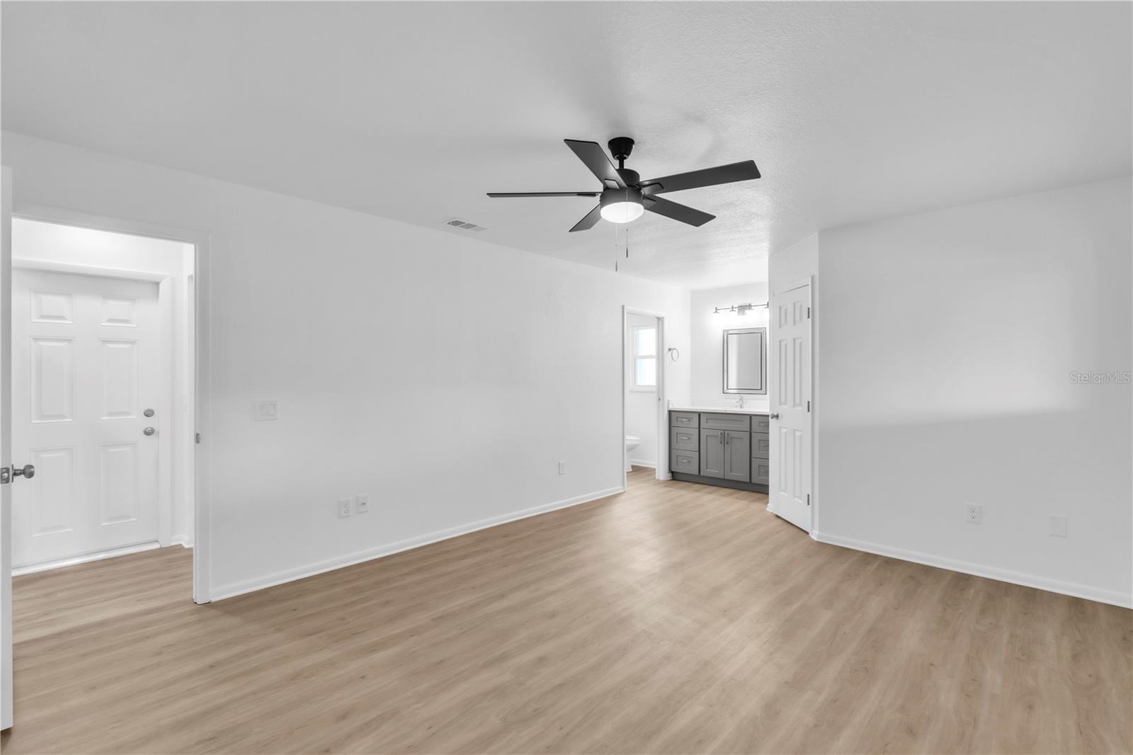 Image 16 of 31 For 22217 Olean Boulevard