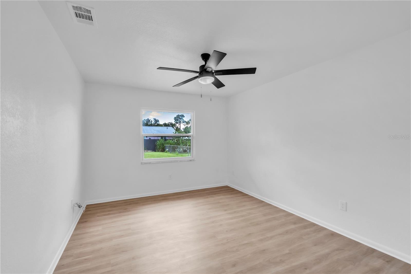 Image 9 of 31 For 22217 Olean Boulevard