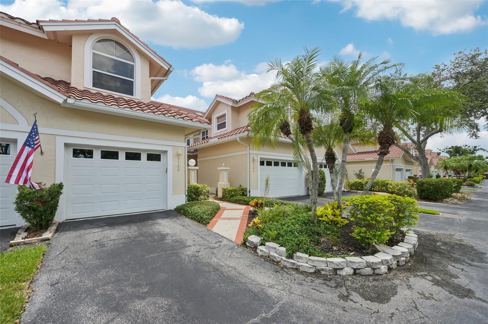 Image 2 of 44 For 5588 Golf Pointe Drive 1