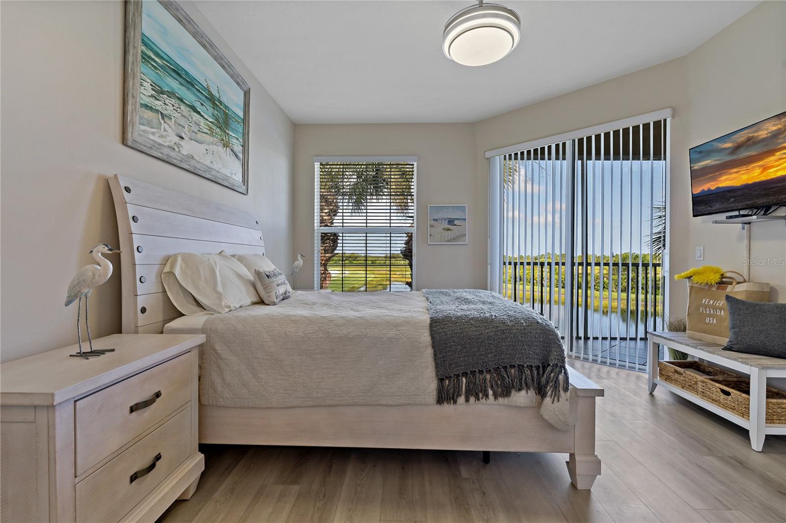 Image 17 of 67 For 23253 Banbury Way
