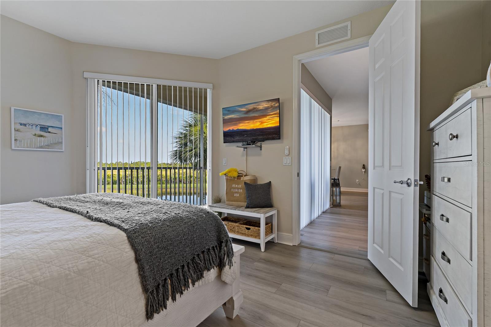 Image 19 of 67 For 23253 Banbury Way