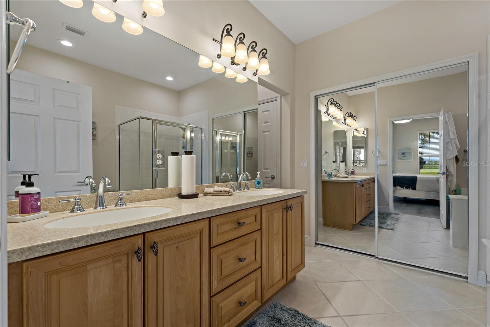Image 21 of 67 For 23253 Banbury Way