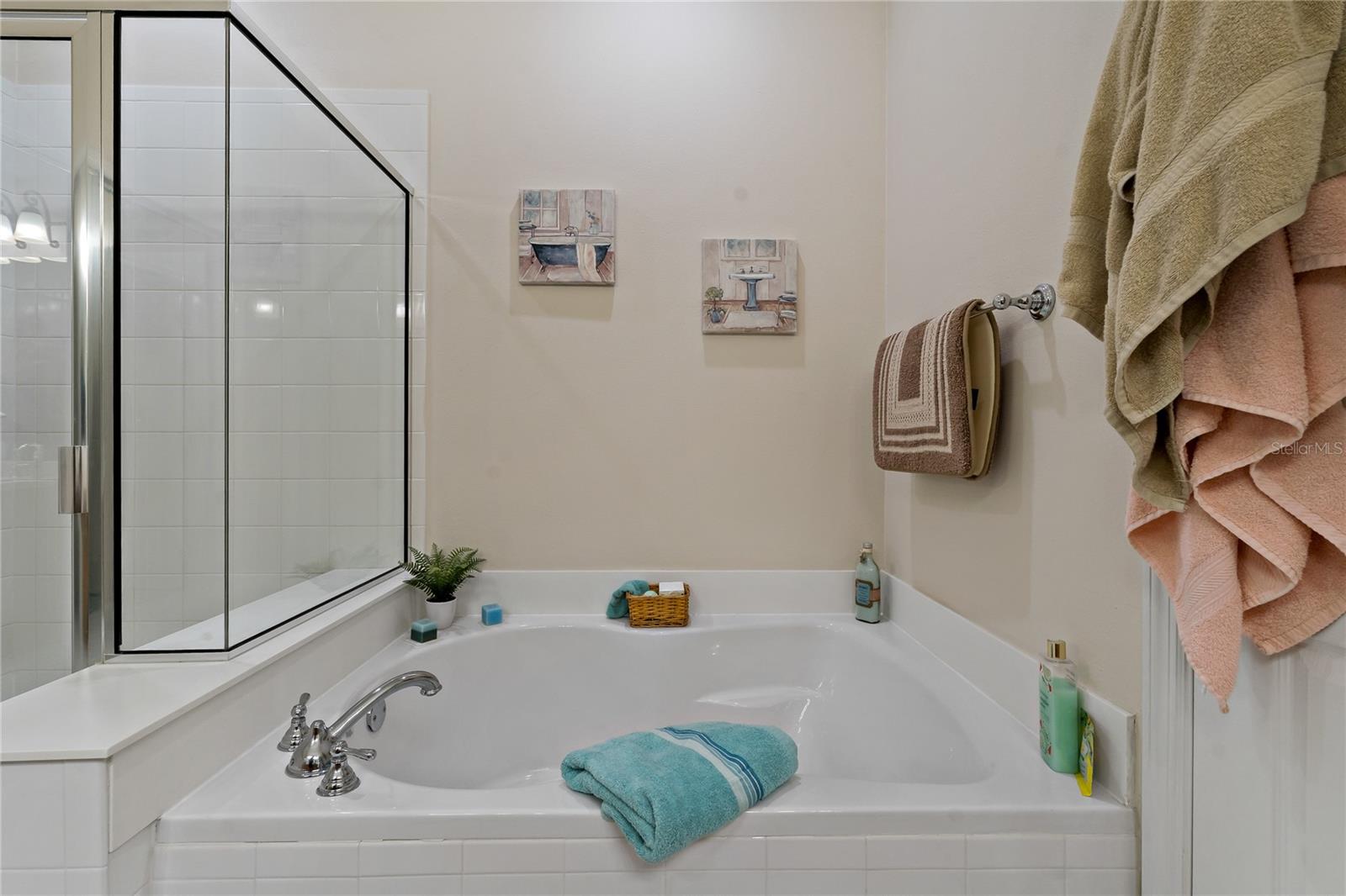Image 23 of 67 For 23253 Banbury Way