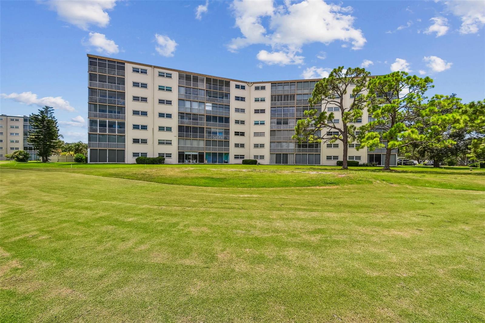 Image 11 of 62 For 3680 Ironwood Circle 606l