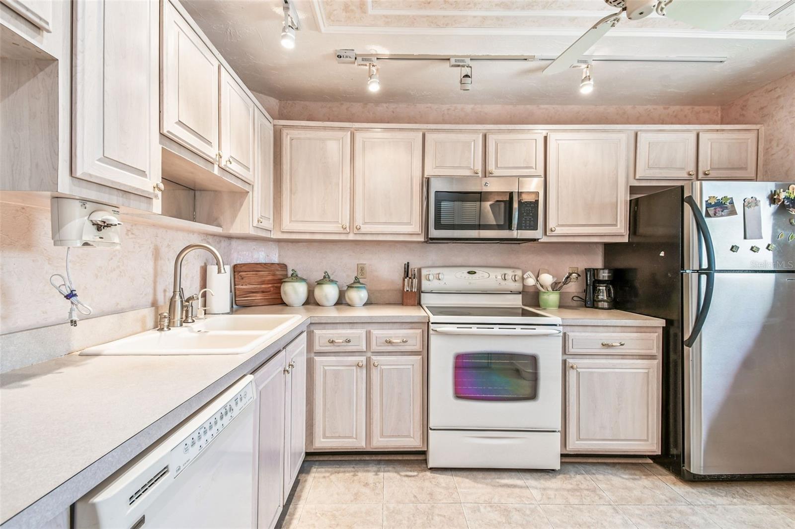 Image 18 of 62 For 3680 Ironwood Circle 606l