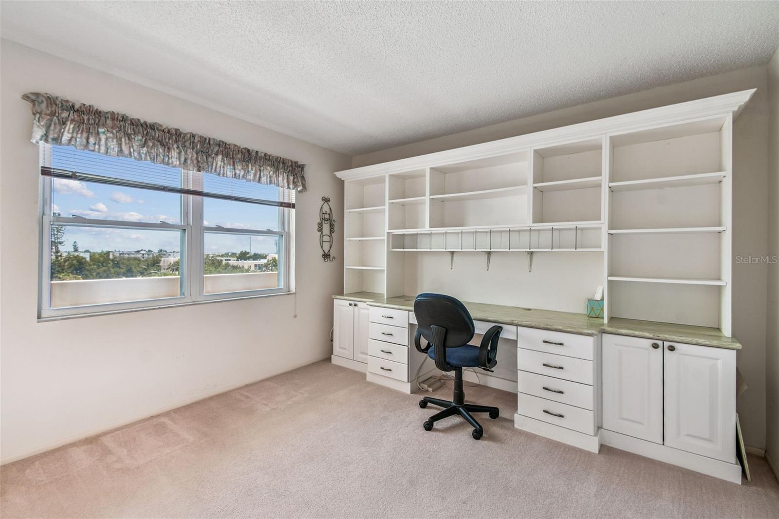 Image 40 of 62 For 3680 Ironwood Circle 606l