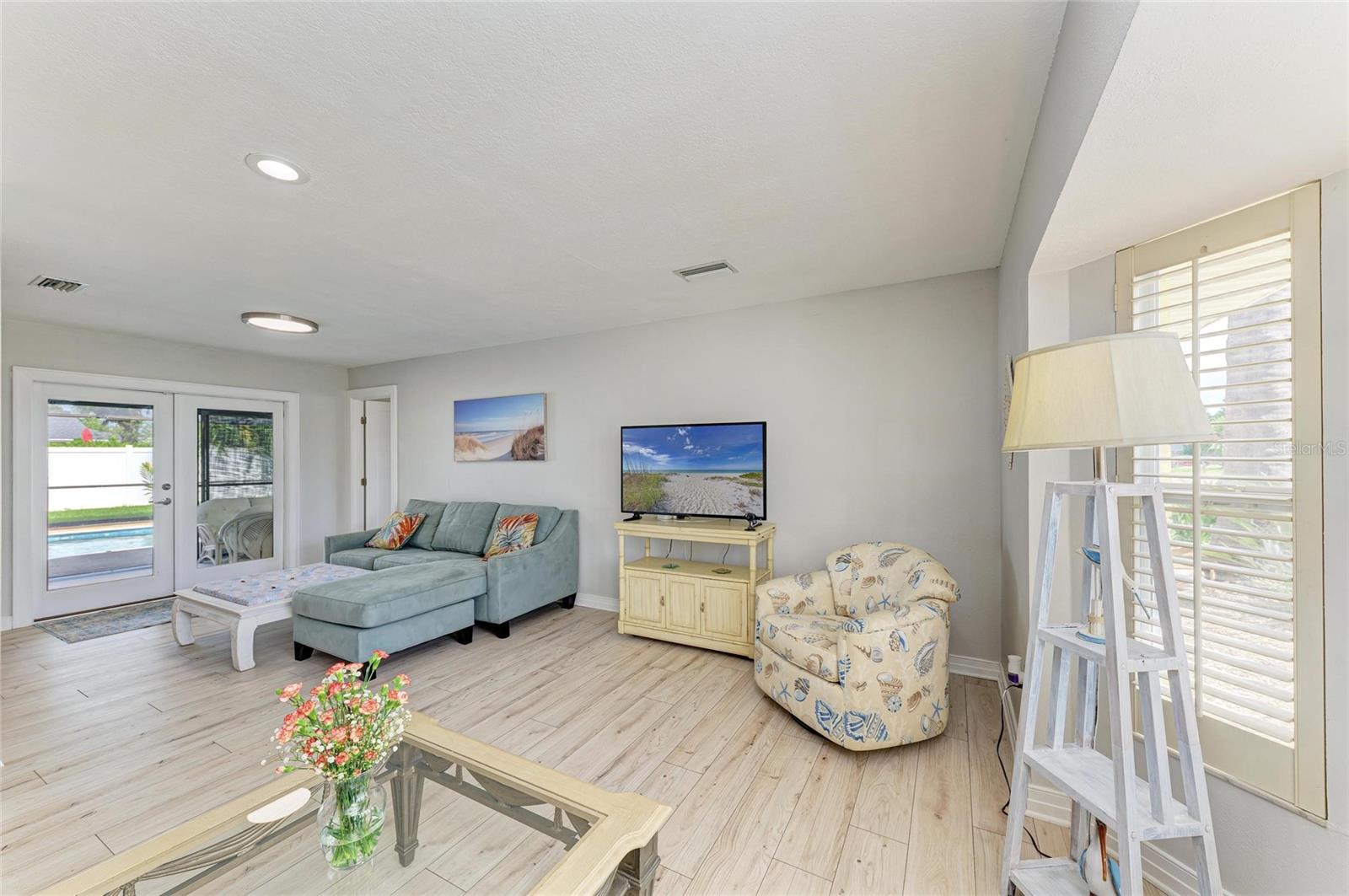 Image 6 of 44 For 2222 41st Street W