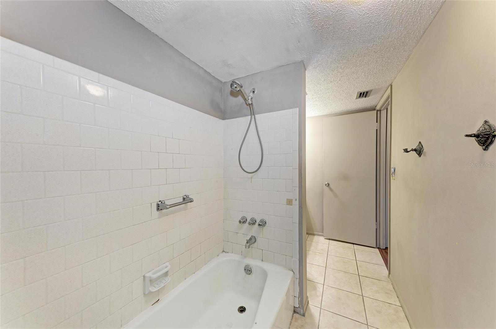 Image 13 of 18 For 3506 Lake Bayshore Drive K104