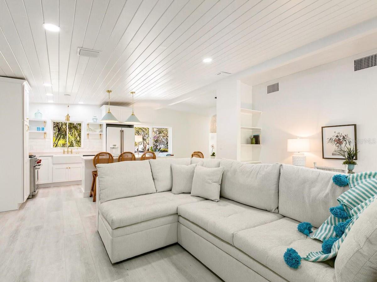 Image 7 of 25 For 6979 Longboat Drive S