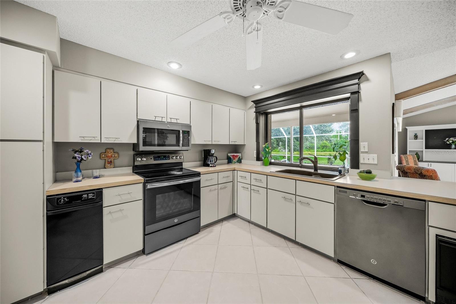 Image 16 of 47 For 7300 Wax Myrtle Way