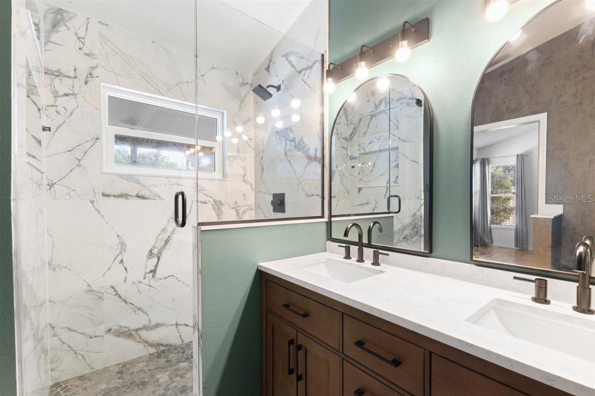 Image 16 of 35 For 719 50th Street E