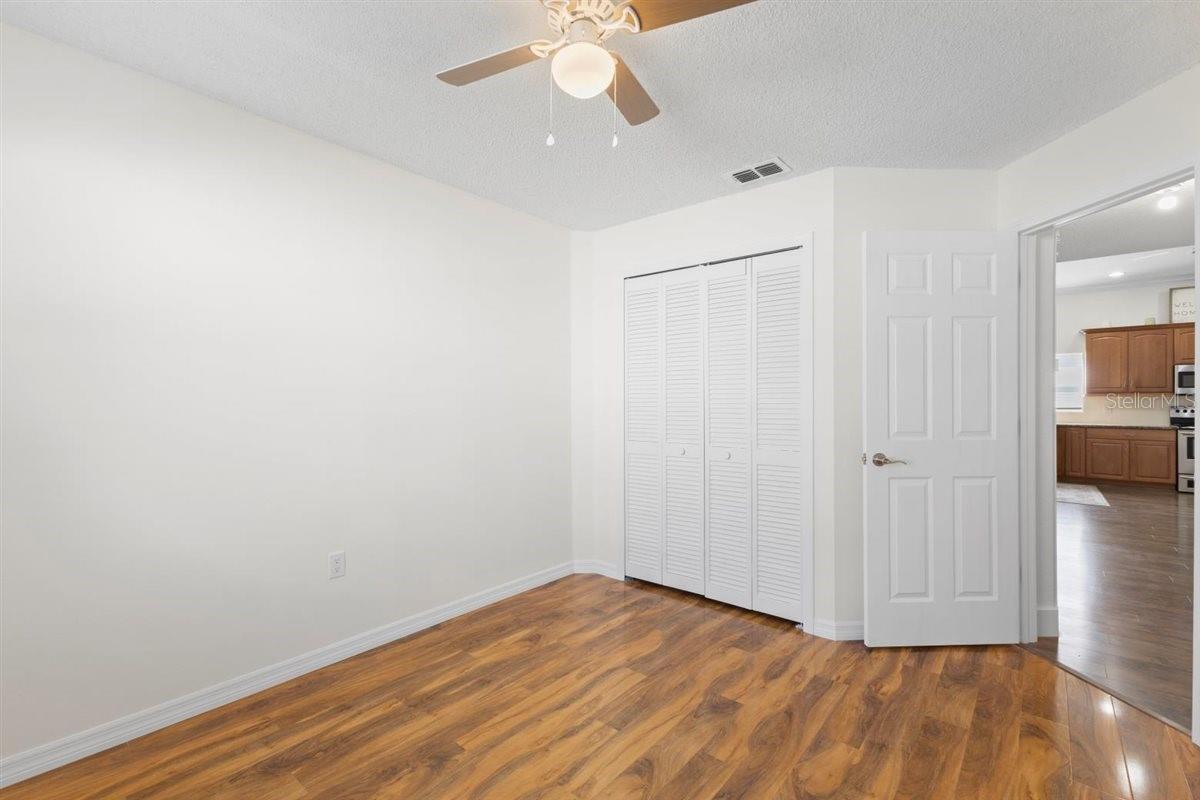 Image 19 of 35 For 719 50th Street E