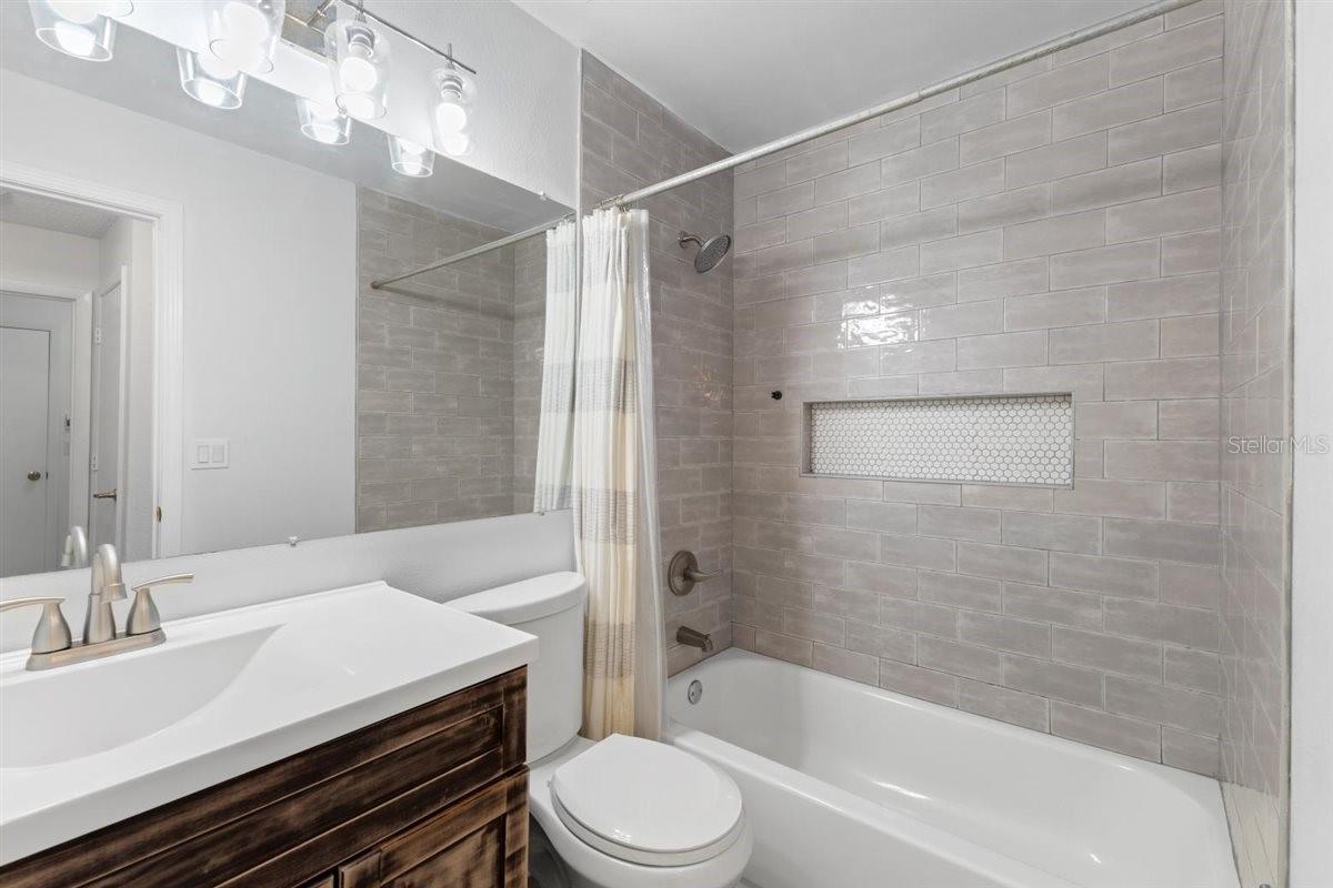 Image 20 of 35 For 719 50th Street E