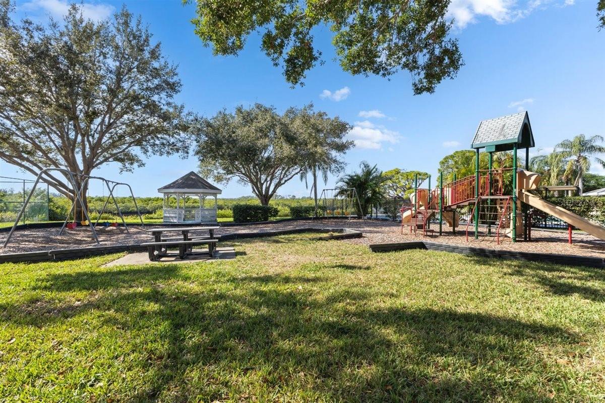 Image 32 of 35 For 719 50th Street E