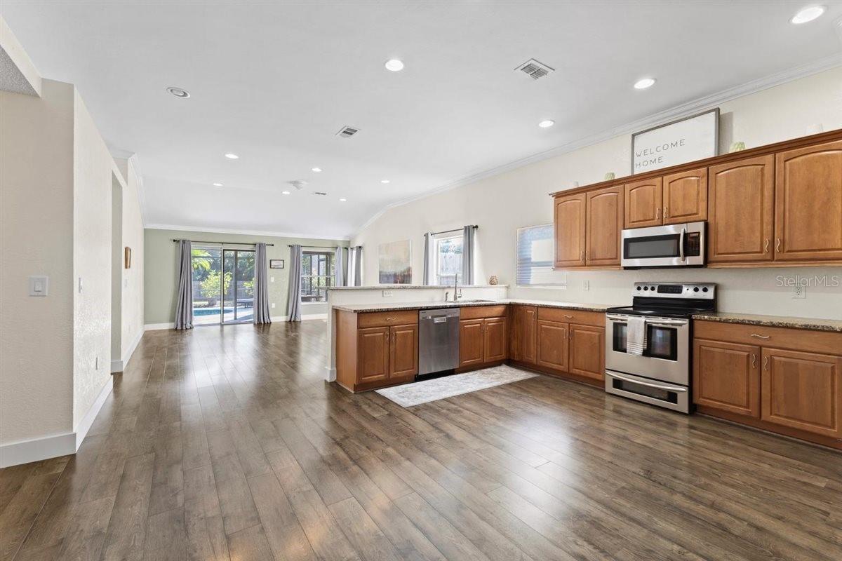 Image 4 of 35 For 719 50th Street E