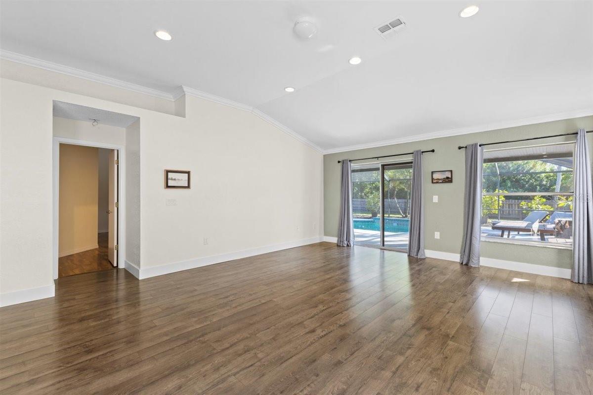 Image 9 of 35 For 719 50th Street E