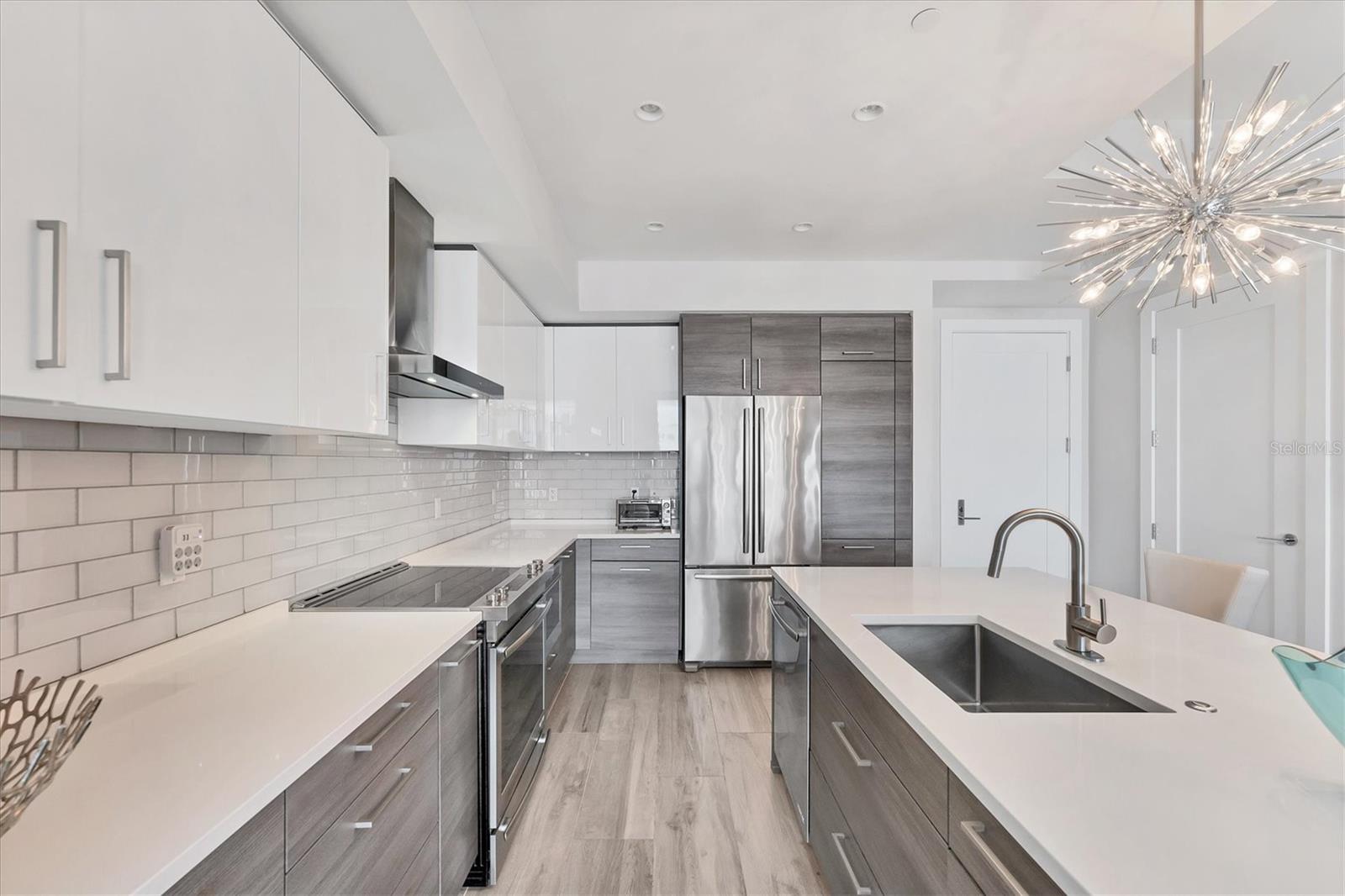 Image 4 of 52 For 111 Pineapple Avenue 711