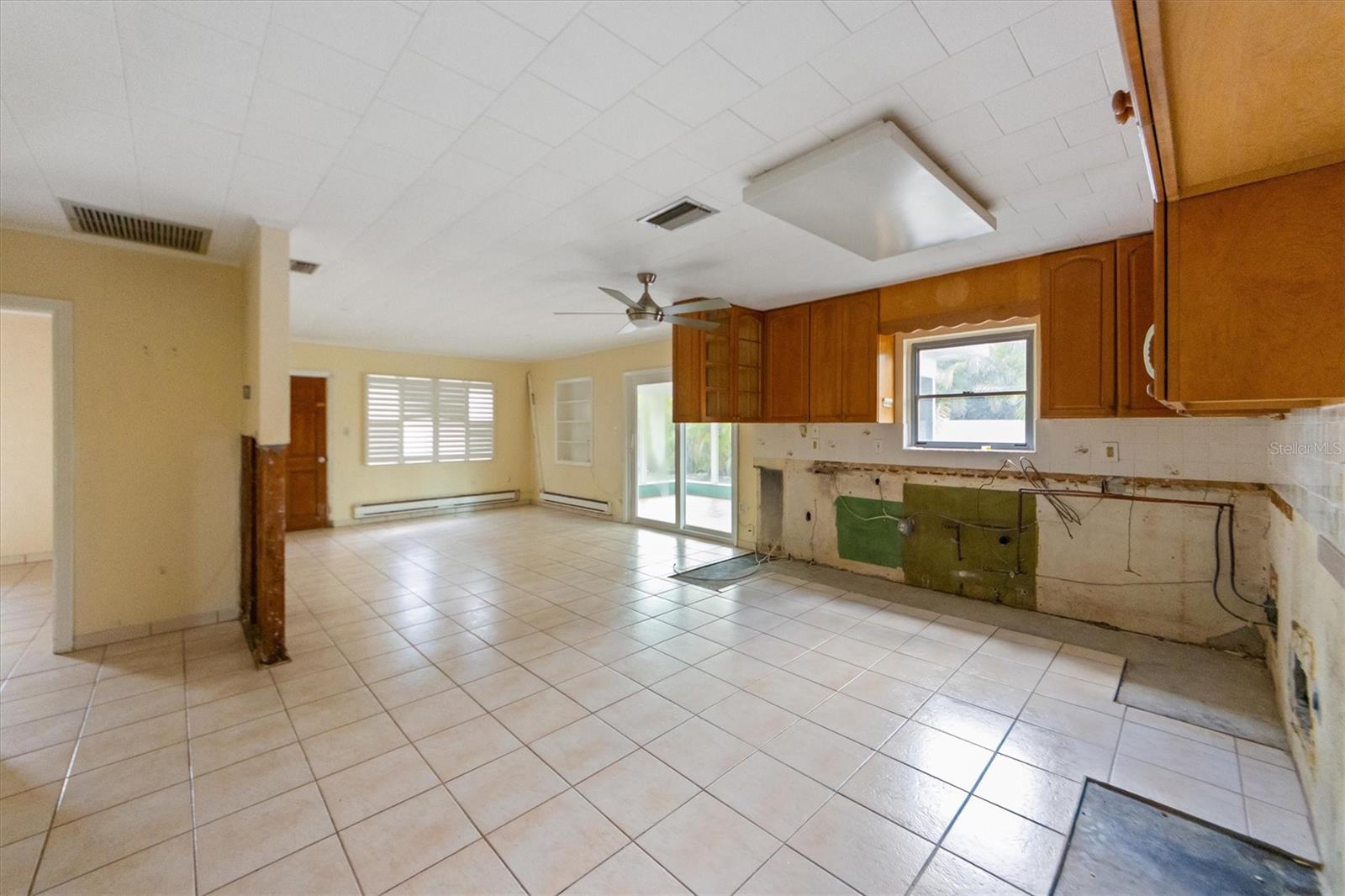 Image 13 of 21 For 709 Gladiolus Street