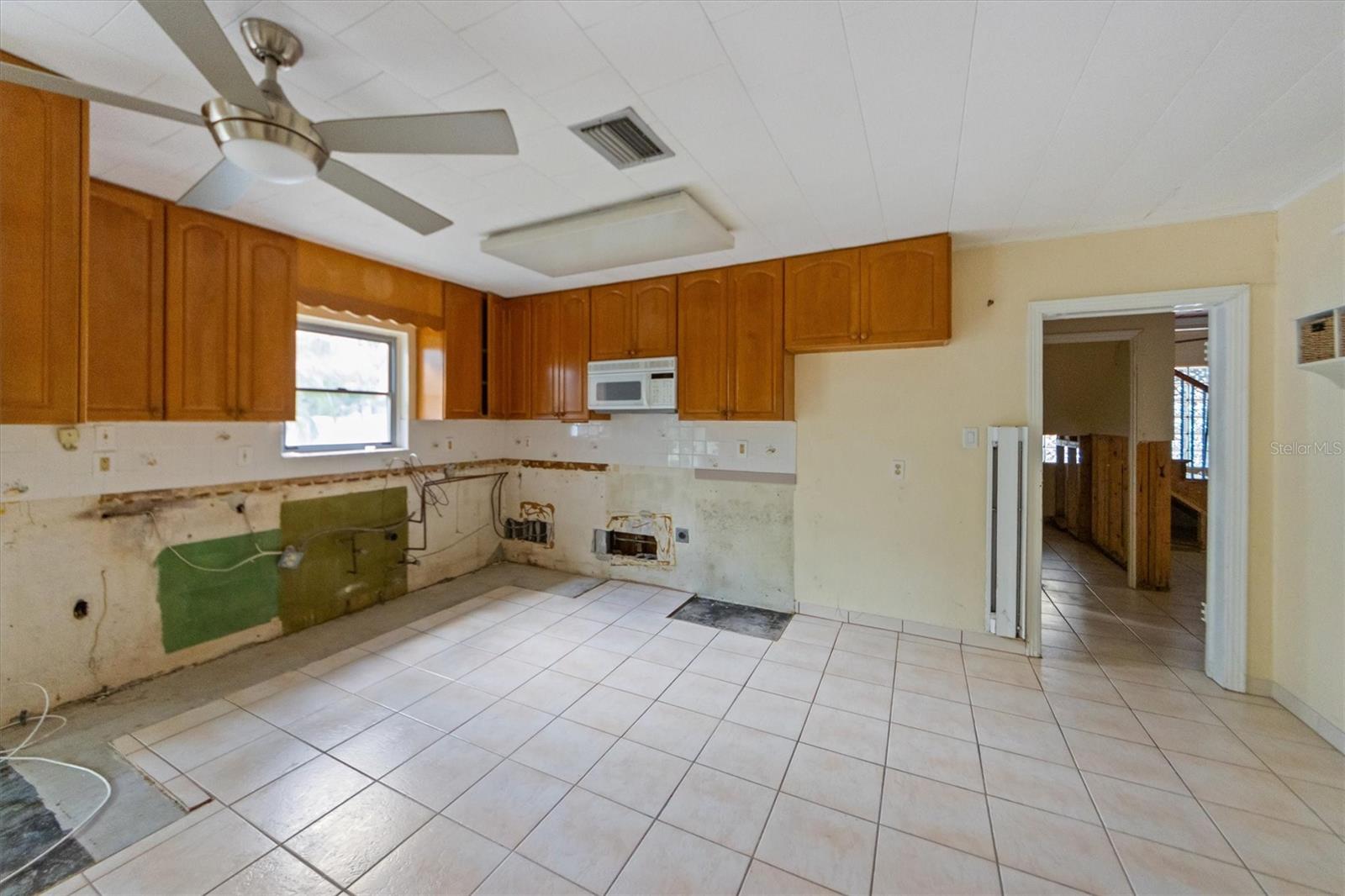 Image 14 of 21 For 709 Gladiolus Street