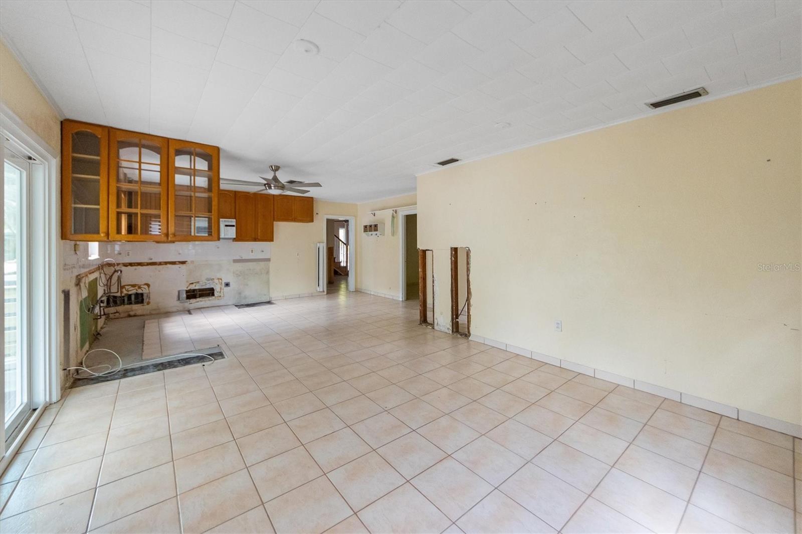 Image 16 of 21 For 709 Gladiolus Street